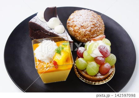フルーツタルト おいしいケーキ フルーツタルト おいしいケーキ 142597098