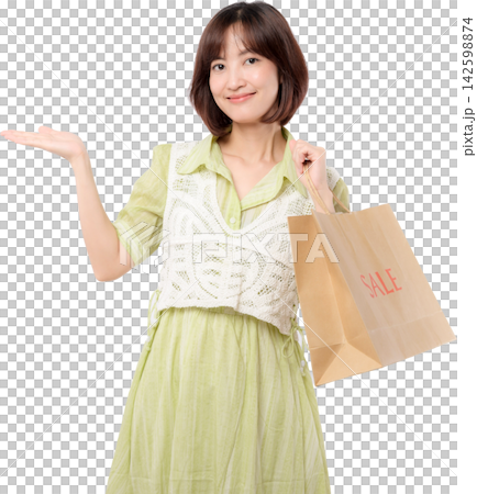 Asian woman holding paper shopping bag and presenting sale offer with friendly smile on transparent background 142598874