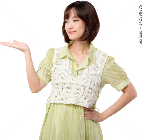 Asian woman presenting with confident smile and open hand gesture isolated against transparent background for advertising design use 142598875