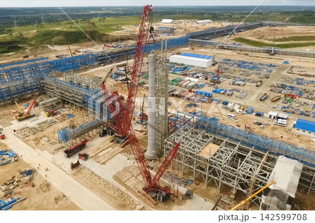 Installation of distillation column at an oil refinery. Installation of distillation column at an oil refinery. 142599708