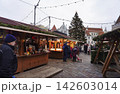 エストニア　タリンのクリスマスマーケットの風景 142603014
