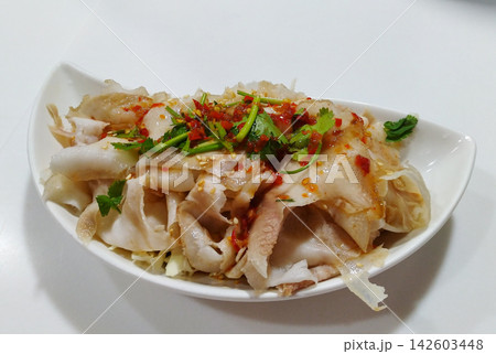 台湾料理・涼拌大薄片の豚肉料理 台湾料理・涼拌大薄片の豚肉料理 142603448