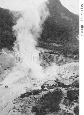 古写真 1926年 箱根 大涌谷と冠ヶ岳 古写真 1926年 箱根 大涌谷と冠ヶ岳 142604139