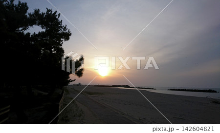 富山県ヒスイ海岸の夕日と海岸風景 富山県ヒスイ海岸の夕日と海岸風景 142604821