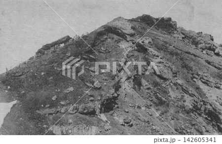 古写真 1933年 富士山頂の剣ヶ峰 古写真 1933年 富士山頂の剣ヶ峰 142605341
