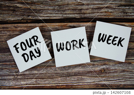 Four Day Work Week message on paper note flat lay on wooden background 142607108