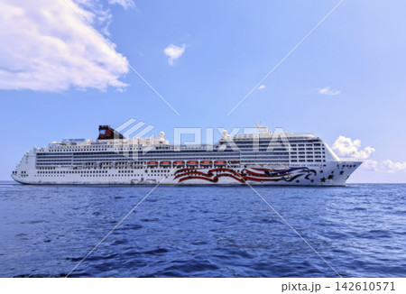 Kona, Hawaii, USA - August 20, 2026: Pride of America Cruise Ship Offshore Kona, Hawaii, USA - August 20, 2026: Pride of America Cruise Ship Offshore 142610571