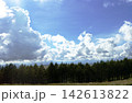 夏の青空と白い雲 夏の青空と白い雲 142613822