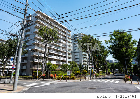 イオンモール多摩平の森 北の端の交差点 東京都日野市多摩平 イオンモール多摩平の森 北の端の交差点 東京都日野市多摩平 142615461