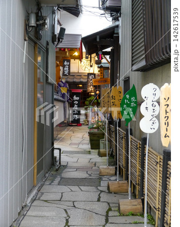 伊香保温泉の路地裏（縦） 142617539