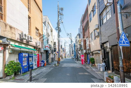 商店が並ぶ街並み(イメージ) 商店が並ぶ街並み(イメージ) 142618991