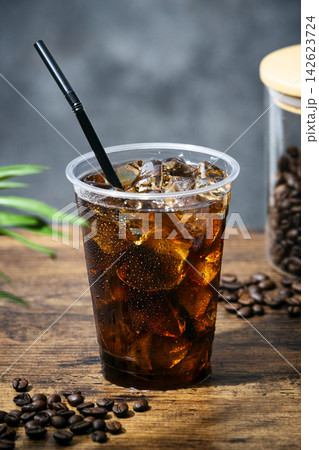 コーヒー豆とアイスコーヒー コーヒー豆とアイスコーヒー 142623724