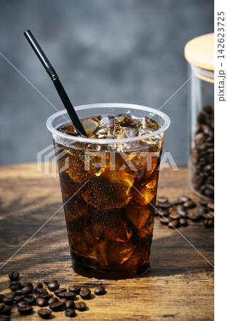 コーヒー豆とアイスコーヒー コーヒー豆とアイスコーヒー 142623725