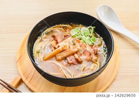 醤油豚骨ラーメン 醤油豚骨ラーメン 142629650