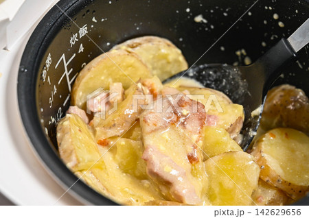 炊飯器で作ったじゃがいもチーズ 炊飯器で作ったじゃがいもチーズ 142629656