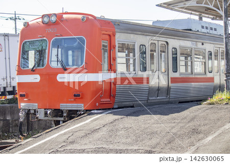 岳南江尾駅に停車中の電車 岳南江尾駅に停車中の電車 142630065