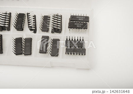 A case for microchips. A plastic container with electronic chips. Microchips in a DIP package. 142631648