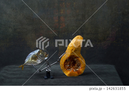 Still life with a sunfish and a cut pumpkin. 142631855