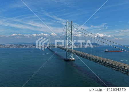 兵庫県淡路市・明石海峡大橋と海峡を捉えた空撮写真 兵庫県淡路市・明石海峡大橋と海峡を捉えた空撮写真 142634279