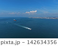 兵庫県淡路市沿岸の海面を航行する貨物船と小型高速船の空撮写真 142634356