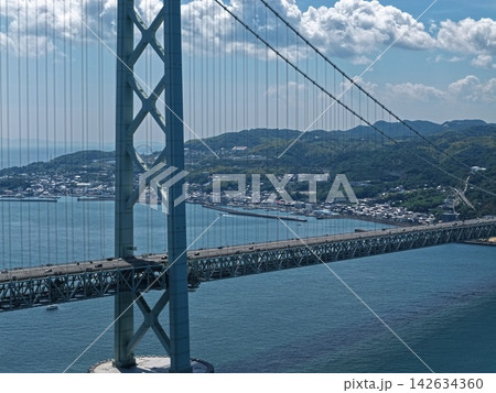 兵庫県淡路市・明石海峡大橋を望む夏の空撮写真 142634360