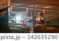 夜間の道路工事（水道菅、ドリル掘削）③ 142635290