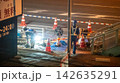 夜間の道路工事（水道菅、ドリル掘削）② 142635291