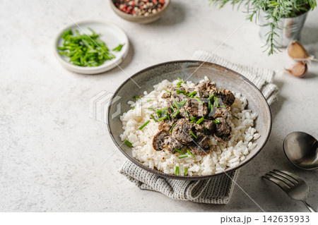 Risotto with mushrooms 142635933