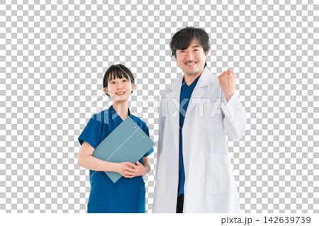 笑顔でガッツポーズをする医師と看護師。医療現場で働く男女2人の切り抜き素材 笑顔でガッツポーズをする医師と看護師。医療現場で働く男女2人の切り抜き素材 142639739
