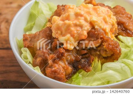 タルタルチキン丼 142640760