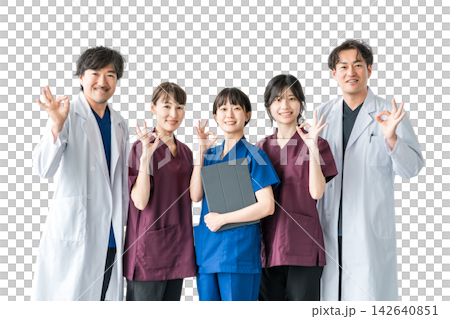 A doctor and medical staff giving an OK sign. A cutout image of a five-person medical team conveying reassurance and trust with smiles. A doctor and medical staff giving an OK sign. A cutout image of a five-person medical team conveying reassurance and trust with smiles. 142640851