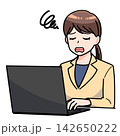 パソコン作業で困っている女性 142650222