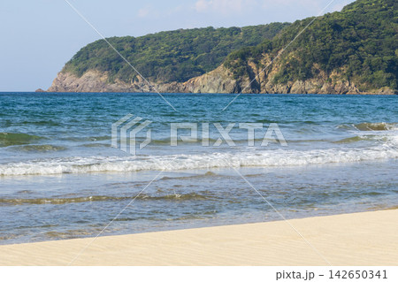 夏の浦富海岸の風景 鳥取県 浦富海岸 夏の浦富海岸の風景 鳥取県 浦富海岸 142650341