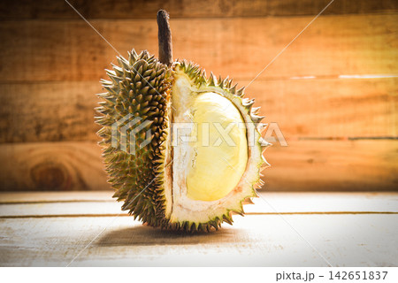 Durian riped / Fresh durian peel tropical fruit on wooden on summer 142651837
