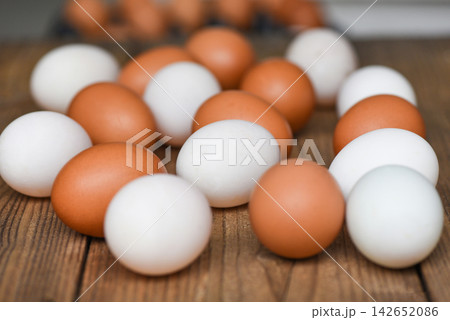Fresh Chicken eggs and duck eggs on wooden background / white and brown egg 142652086