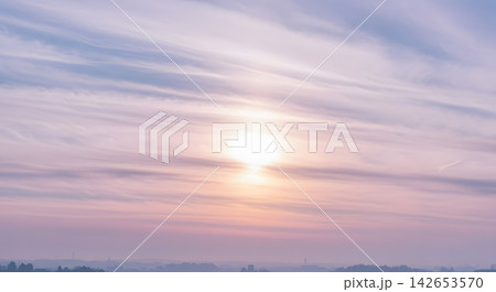 空に広がるうす雲のベール 空に広がるうす雲のベール 142653570