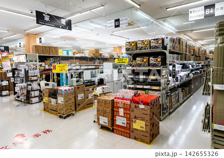 コーナン三鷹店 2階の生活用品売り場 ガスボンベ 東京都三鷹市野崎 コーナン三鷹店 2階の生活用品売り場 ガスボンベ 東京都三鷹市野崎 142655326