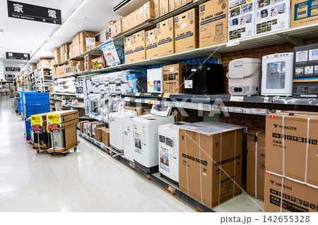 コーナン三鷹店　2階の生活用品売り場　洗濯機　東京都三鷹市野崎 142655328
