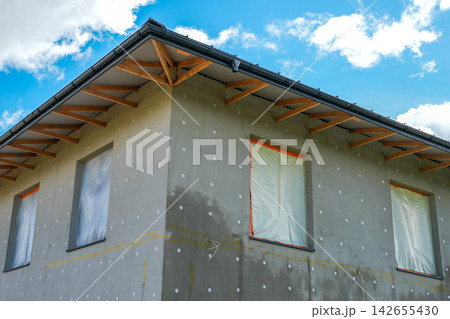 Modern House Facade with Thermal Insulation and Unfinished Roof Eaves Under Construction 142655430