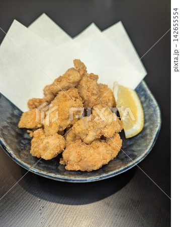 おいしい鶏の軟骨唐揚げ おいしい鶏の軟骨唐揚げ 142655554