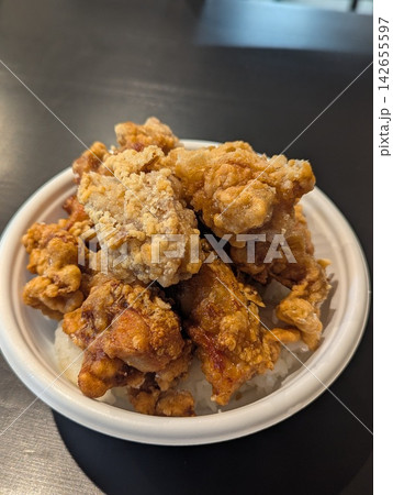 おいしい大盛り唐揚げ丼 おいしい大盛り唐揚げ丼 142655597