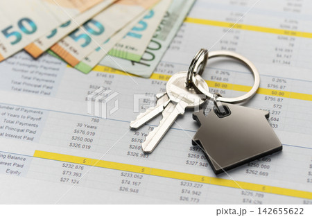 Keys and euros on mortgage calculation statement 142655622