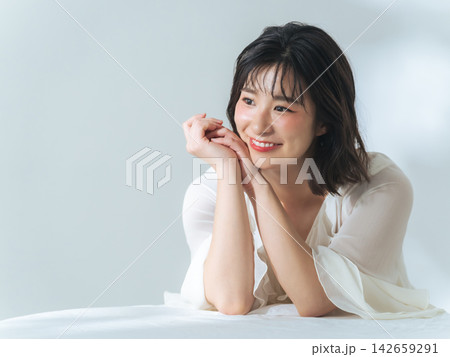 女性の美容・ファッションイメージ 女性の美容・ファッションイメージ 142659291