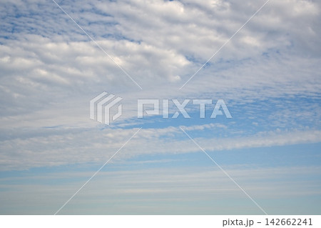 雲の多い空 雲の多い空 142662241