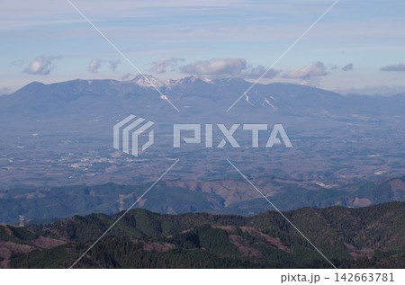 那須連山の雄大な山並みを望む風景 八溝山展望台 那須連山の雄大な山並みを望む風景 八溝山展望台 142663781