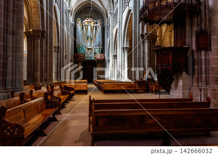 Interior of St. Peter's Cathedral, Geneva, Switzerland 142666032