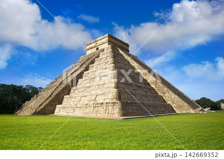 Chichen Itza El Templo Kukulcan temple 142669352