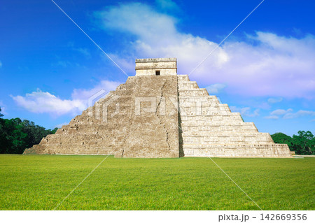 Chichen Itza El Templo Kukulcan temple Chichen Itza El Templo Kukulcan temple 142669356