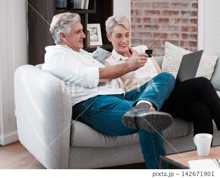Mature couple, laptop and credit card on couch with payment for bills, ecommerce and website for shopping. Sofa, senior man and woman with computer for online banking together and retirement budget 142671901