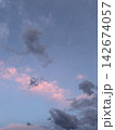夕暮れ時の空 142674057